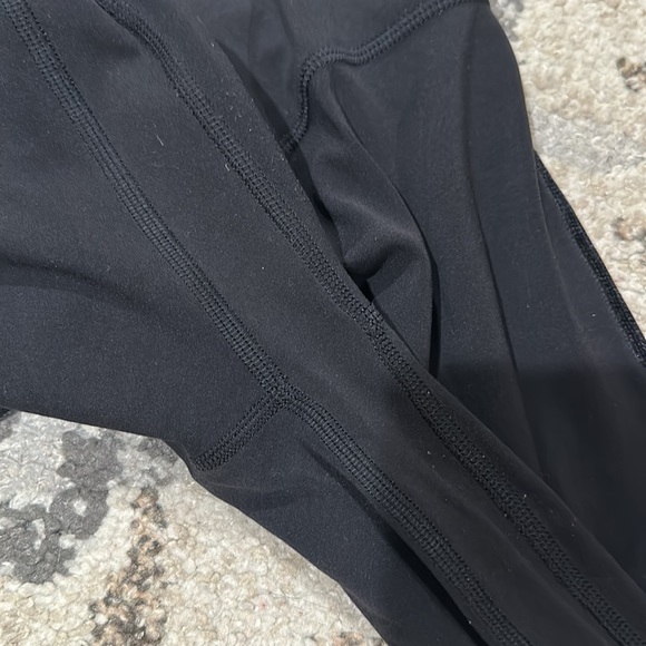 Lulu🍋 Black Align SHR Crop * Crushed Velvet size 8 - Picture 11 of 11